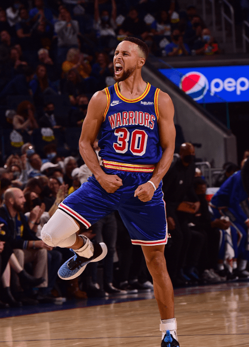 自2021年11月以来，蓝军首次英超客场三连胜且零封对手（蓝军自2021年11月以来首次在英超客场实现三连胜并保持零失球）