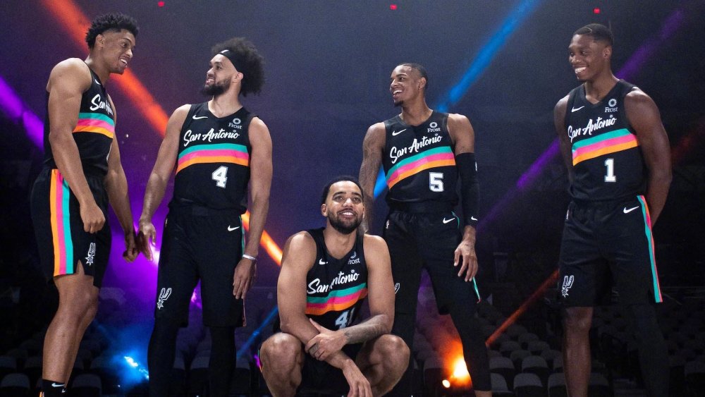 NBA：快船主场险胜鹈鹕（NBA：快船主场惊险力克鹈鹕）