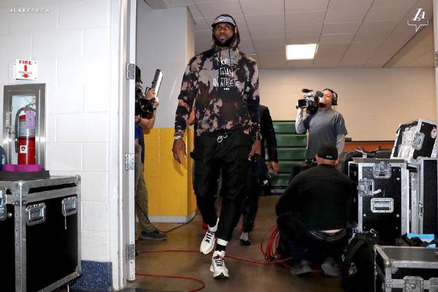 中国裁判马宁执法世界杯，曾判罚C罗梅西（中国裁判马宁将执法世界杯，曾吹罚过C罗与梅西的比赛）