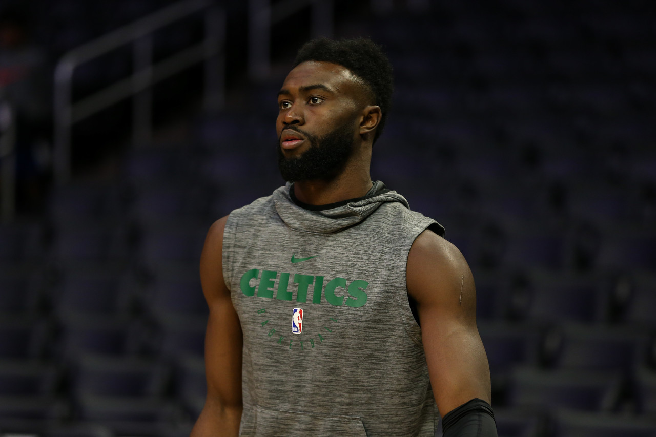 体坛：蒯纪闻左臂疑似骨裂，熊猫杯后U22国足多人受伤（体坛报道：蒯纪闻疑似左臂骨裂，熊猫杯后U22国足多名球员受伤）