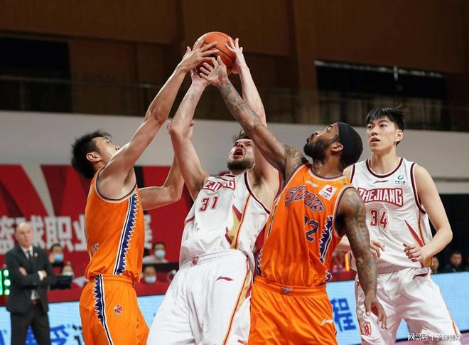 里肯谈阿德耶米武器风波：他很懊悔，同样也没人因此受到伤害（里肯评阿德耶米持械风波：他已深表悔意，未造成任何伤害）