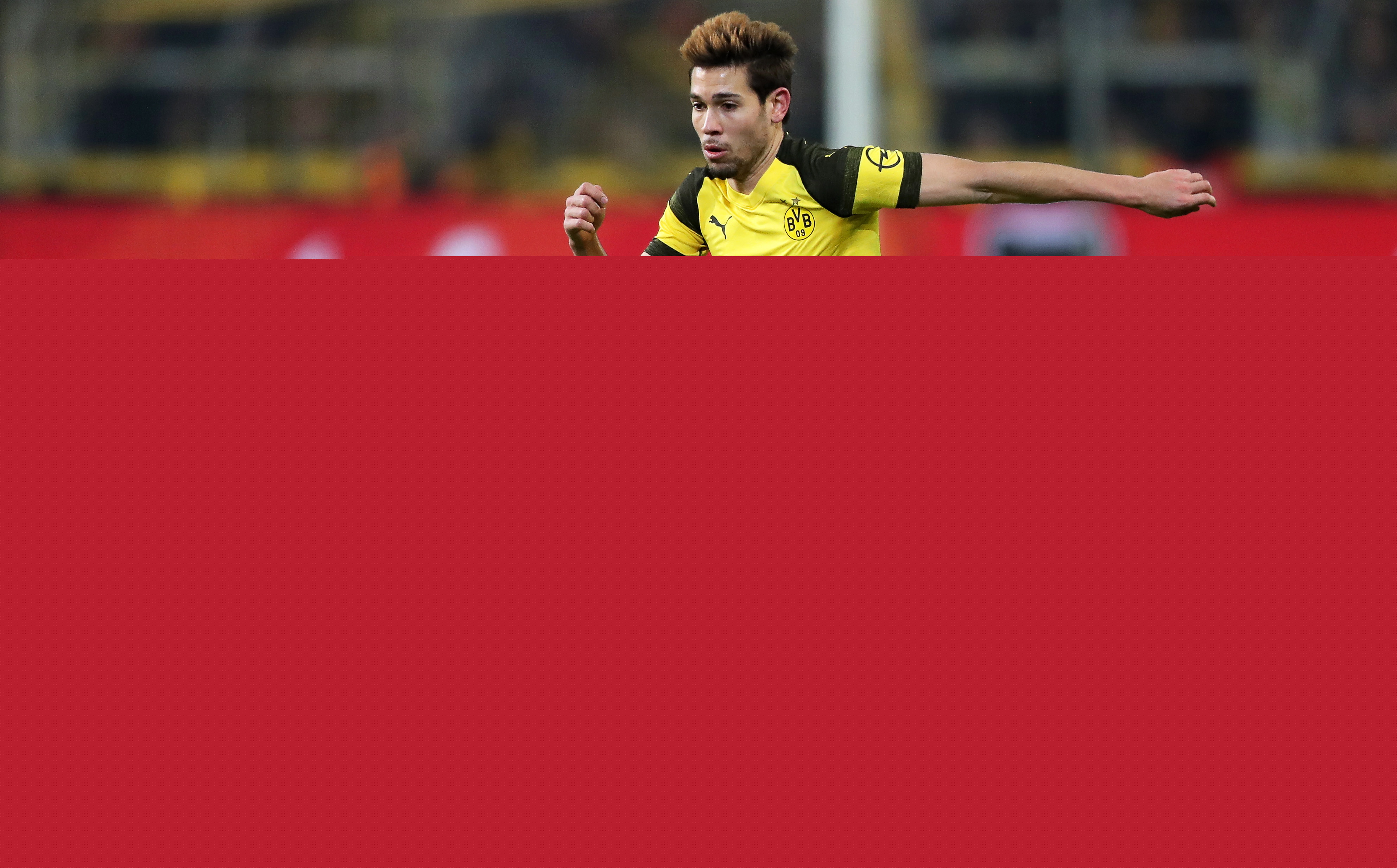 每体：法兰克福球迷有1000人无门票想混进场，被安保当时驱离（每体：约千名法兰克福球迷无票试图入场，已被安保当场驱离）