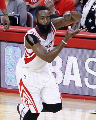 轻松！斯佩尔曼出战22分钟高效砍下17分5板 正负值高达+38！（斯佩尔曼仅用22分钟砍下17分5板，正负值爆表+38）