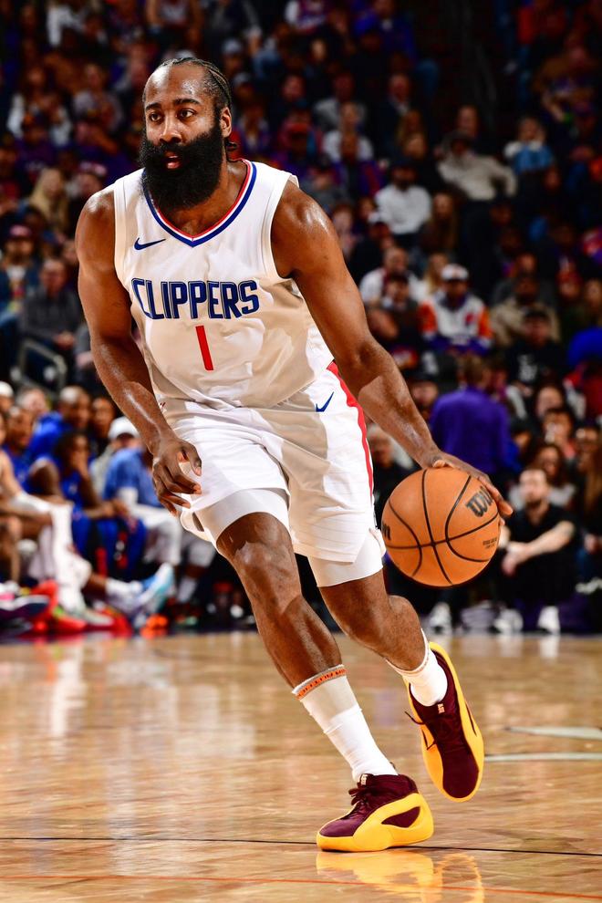 经典画面！王少杰篮下打进 杜锋抱怨裁判该吹2+1&喋喋不休吃T（名场面！王少杰篮下命中，杜锋质疑裁判应判2+1，喋喋不休被吹T）