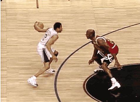 半场：热那亚1-1佛罗伦萨，厄斯蒂高破门，古德蒙德松点射（半场战平：热那亚1-1佛罗伦萨，厄斯蒂高建功，古德蒙德松点球命中）