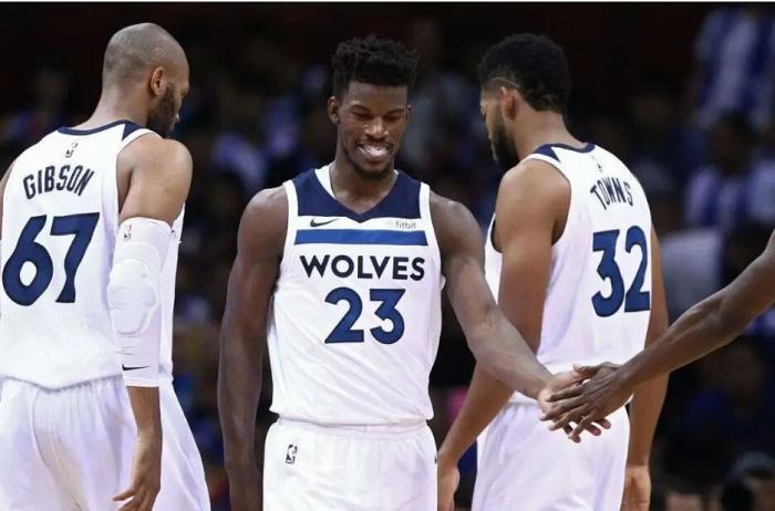 足球断球的最佳时机是什么？（足球抢断的最佳时刻是什么？）