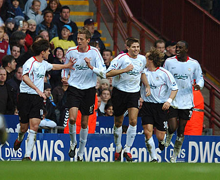 此前连续缺阵22场！老鹰官宣特雷·杨升级为出战成疑（连续缺席22场后，老鹰官方宣布特雷·杨状态升级为出战成疑）