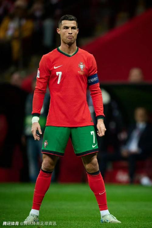 英超最新积分战报：利物浦被绝平，阿森纳爆冷落败，切尔西丢分（英超积分榜最新动态：利物浦遭读秒扳平，阿森纳冷门告负，切尔西失分）