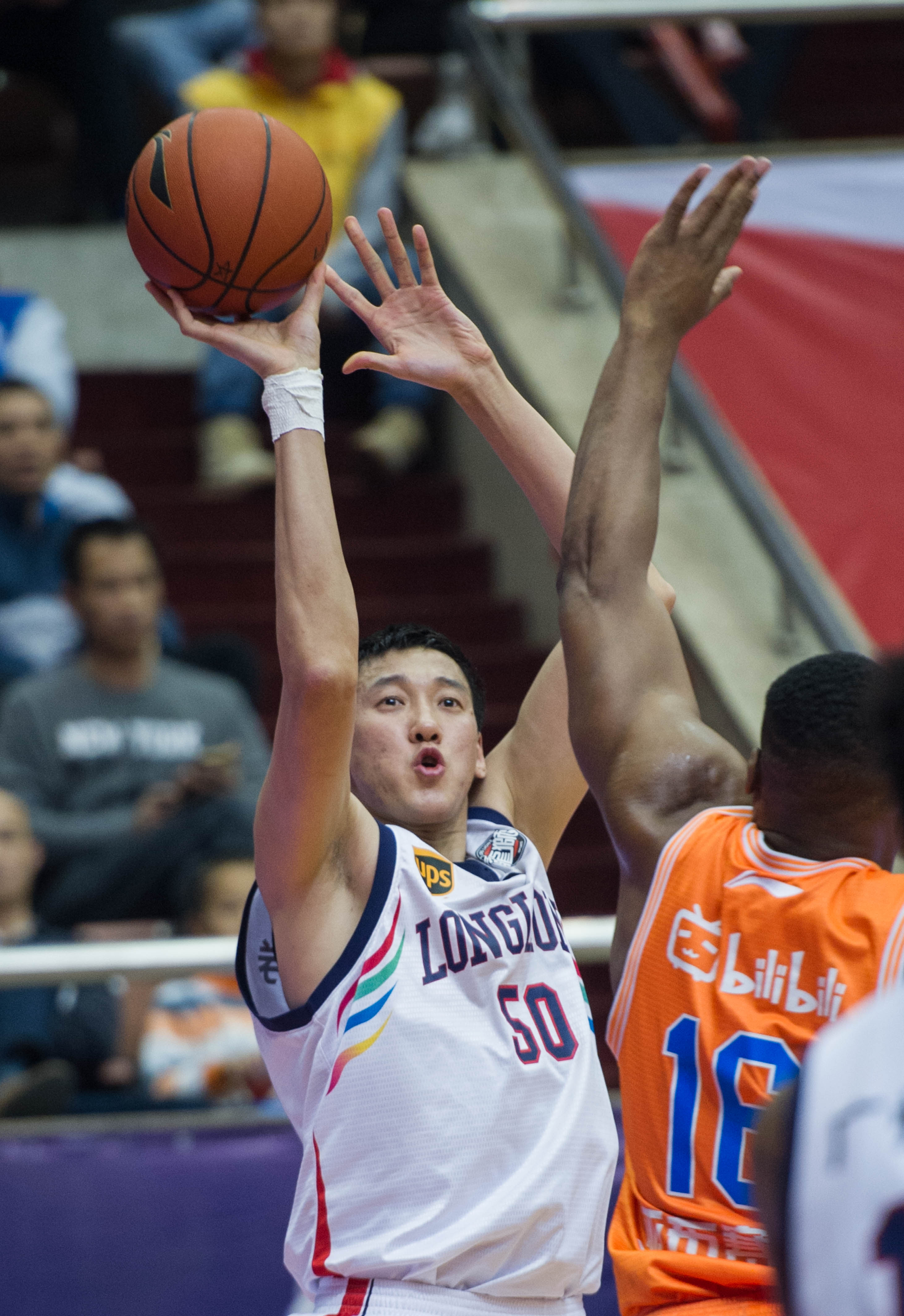 里夫斯强调湖人需五人联动提升防守稳定性（里夫斯：湖人需全队协同作战提升防守稳定性）