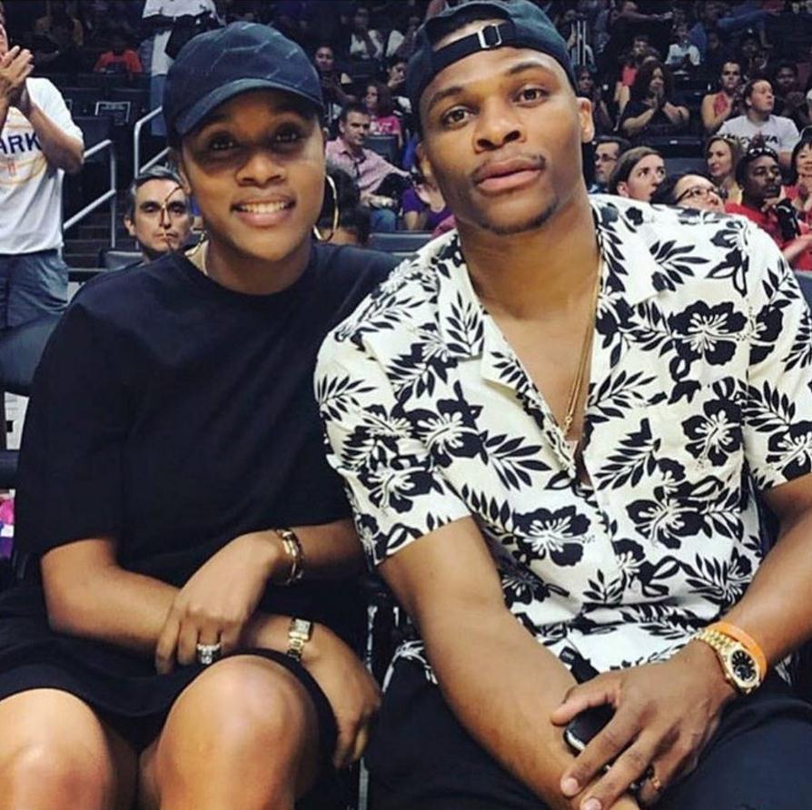 浦项铁人主帅：部分中后卫未能随队出征，其他球员可填补空缺（浦项铁人主帅：部分中卫缺席客场之旅，其余球员将顶上补缺）