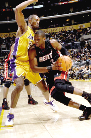 字母哥：在NBA的13年，我从未见过罗林斯这样进步这么大的球员（字母哥：我打NBA13年，从未见过哪位球员像罗林斯这样进步如此惊人）