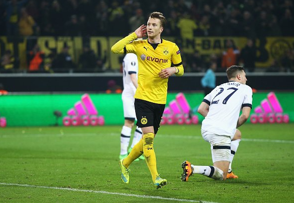 感谢俱乐部，U16国少球员身穿各自俱乐部训练服拍摄全家福（致谢各俱乐部，U16国少球员穿本队训练服拍全家福）