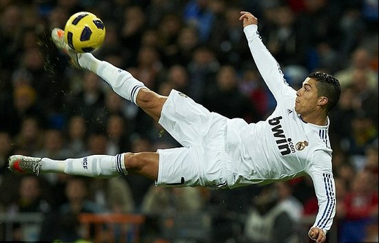 波兰11月世预赛大名单：莱万领衔，泽林斯基、皮扬特克在列（波兰11月世预赛名单出炉：莱万领衔，泽林斯基、皮扬特克入选）