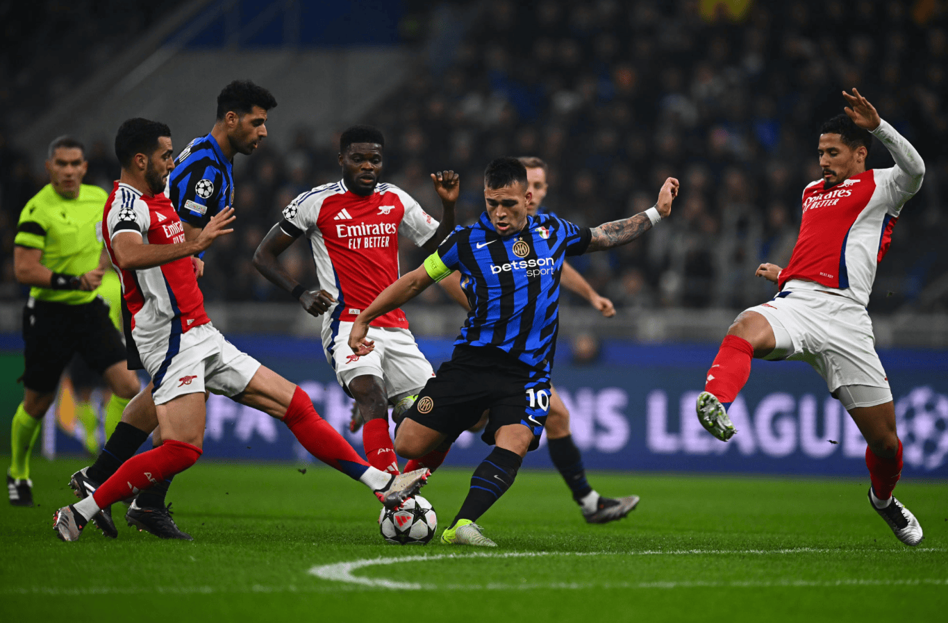 芬奇在球队中的关键作用（芬奇在球队中的核心地位）