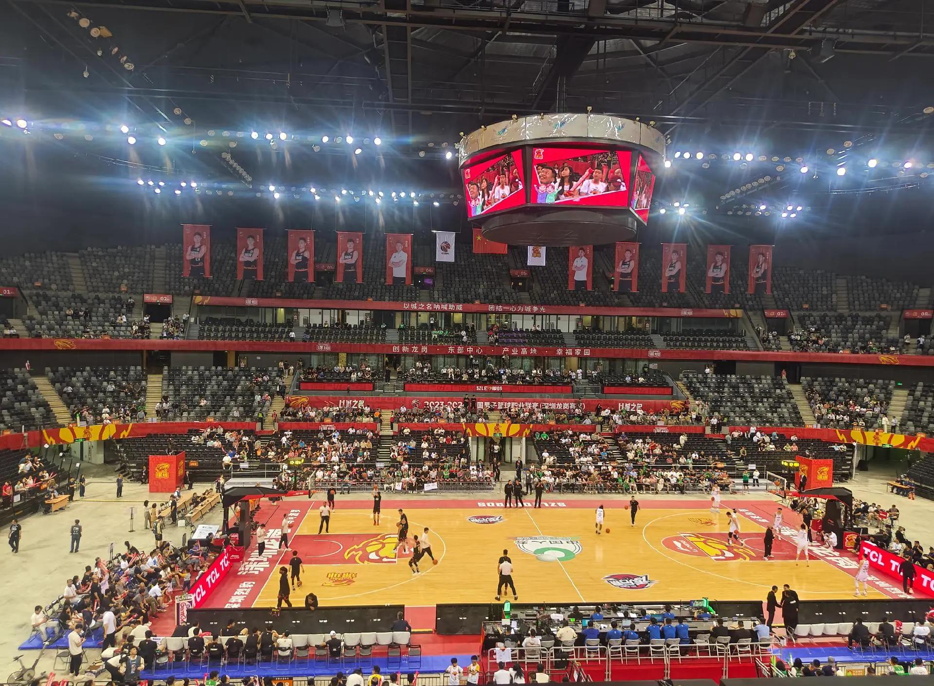 环足奖年最佳男足俱乐部候选：巴黎、切尔西、巴萨、拜仁在列（环足奖年度最佳男足俱乐部提名：巴黎、切尔西、巴萨与拜仁入围）