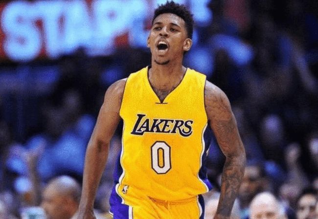 记者：国米、米兰、那不勒斯问价德古拉辛，热刺要价3000万欧（德古拉辛获国米、米兰、那不勒斯关注，热刺要价3000万欧）