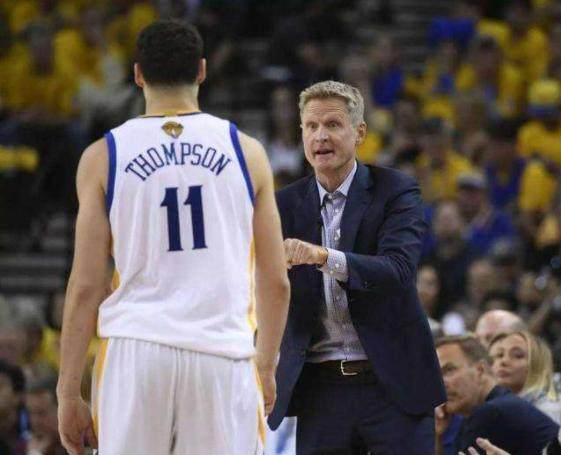 弗里克：没做好逼抢；我们不想用低位防守并靠反击1-0取胜（弗里克：逼抢执行不佳；我们不想靠低位防守与反击拿到1-0）